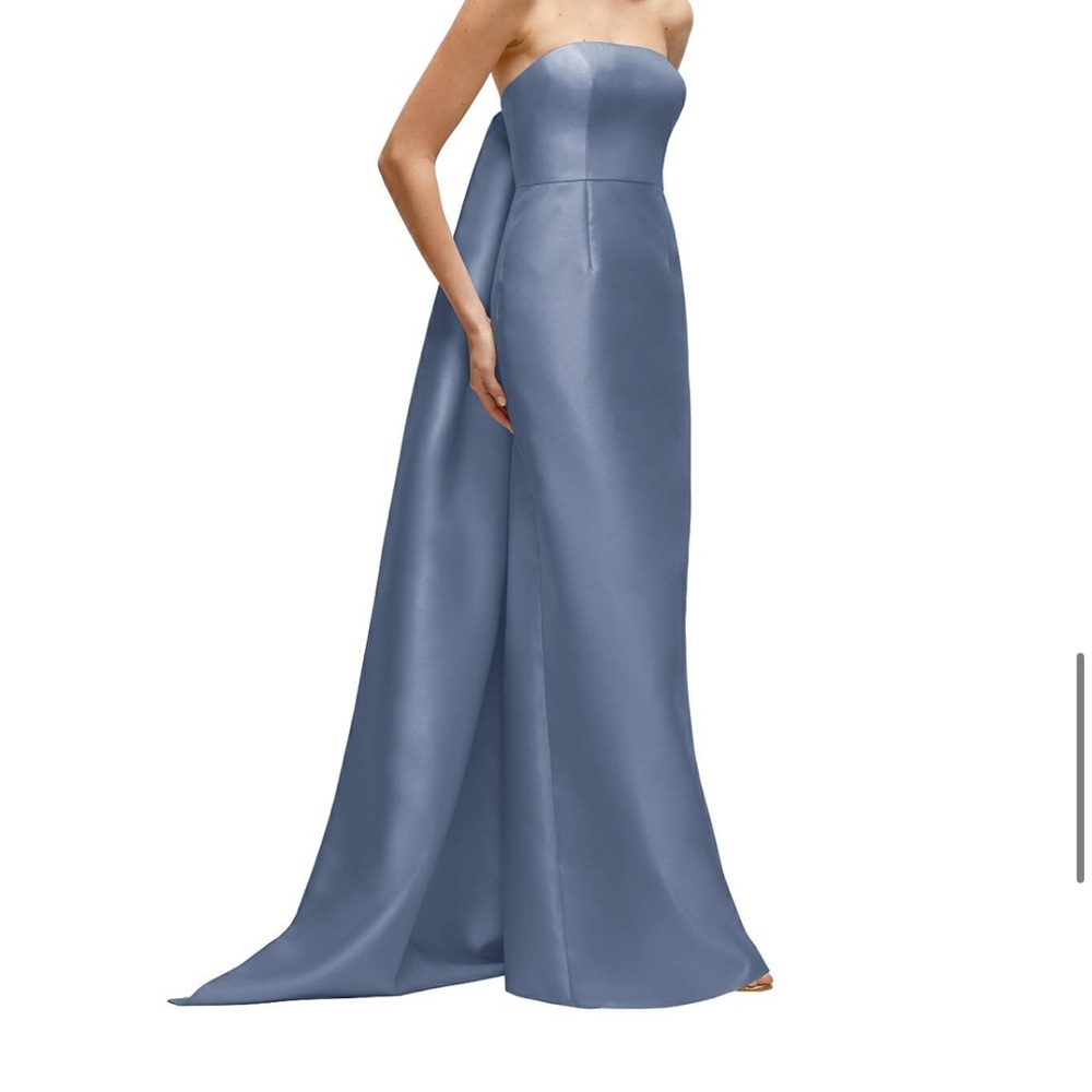 Chic Strapless Satin Gown in Blue
